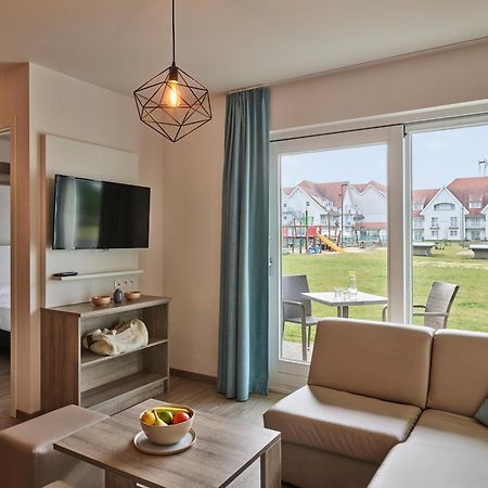 Holiday Suites Нюпорт Екстериор снимка