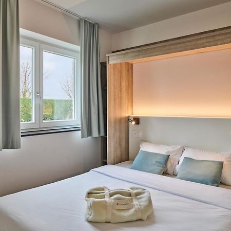 Holiday Suites Нюпорт Екстериор снимка
