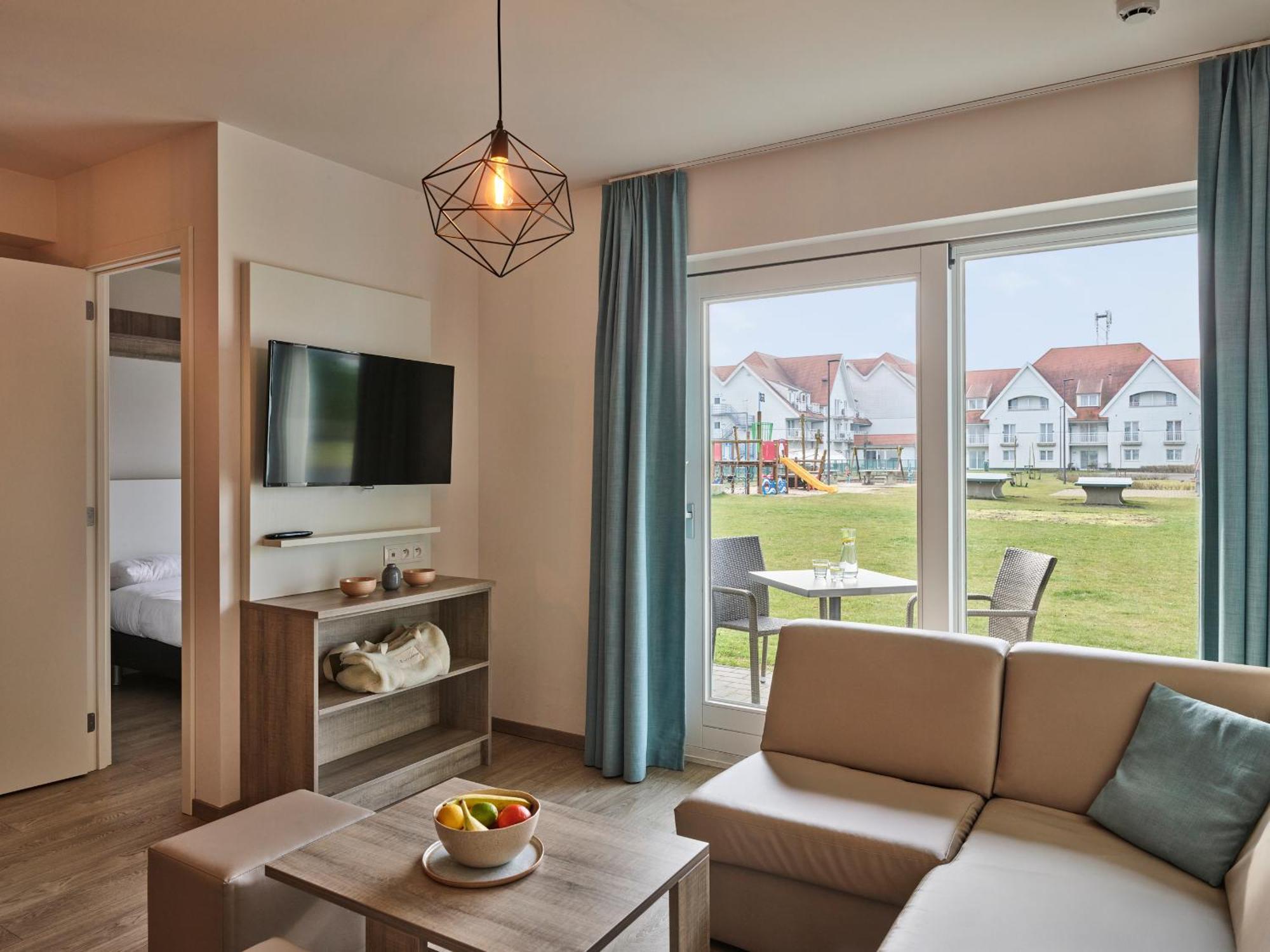 Holiday Suites Нюпорт Екстериор снимка