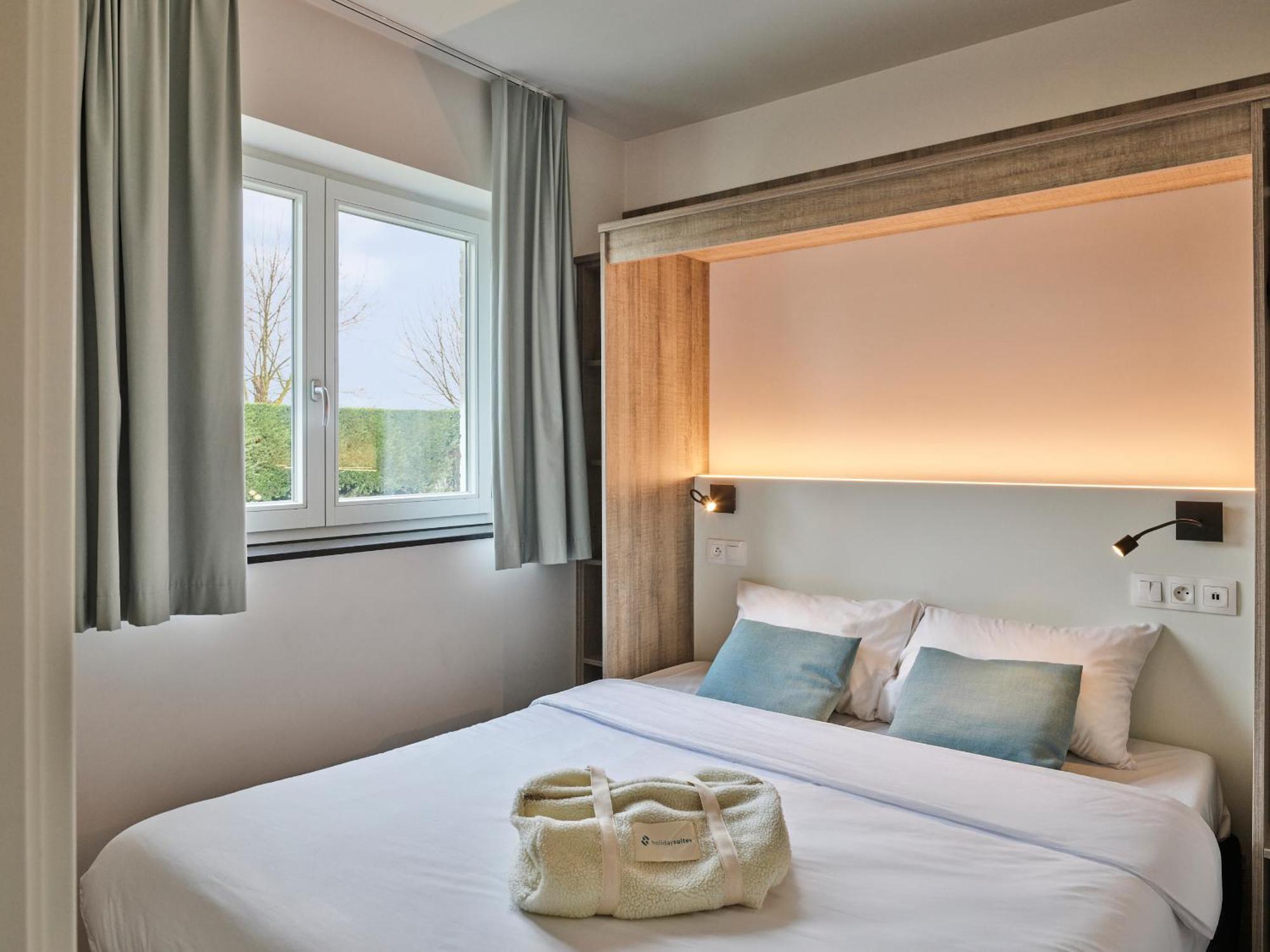Holiday Suites Нюпорт Екстериор снимка