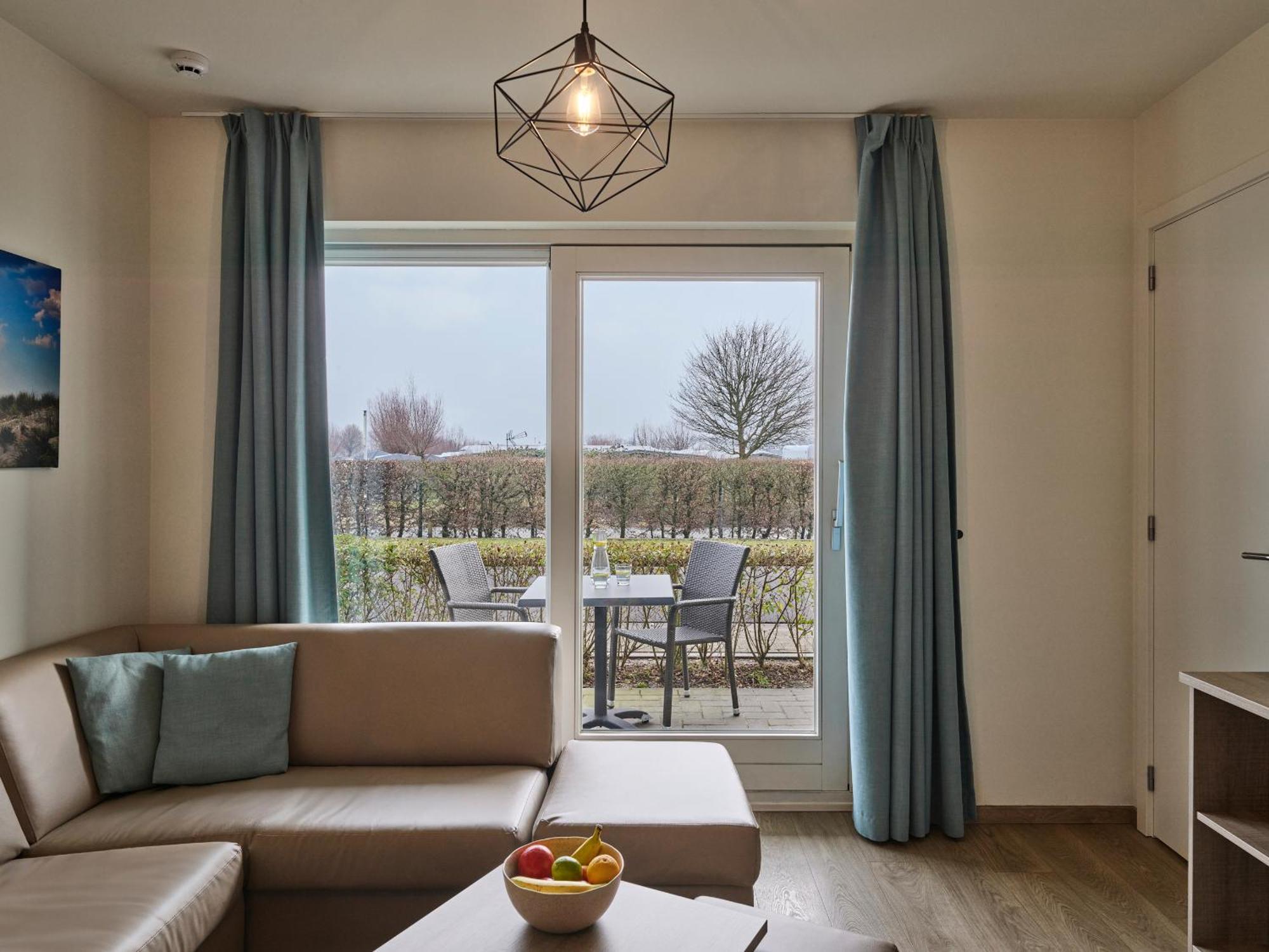 Holiday Suites Нюпорт Екстериор снимка