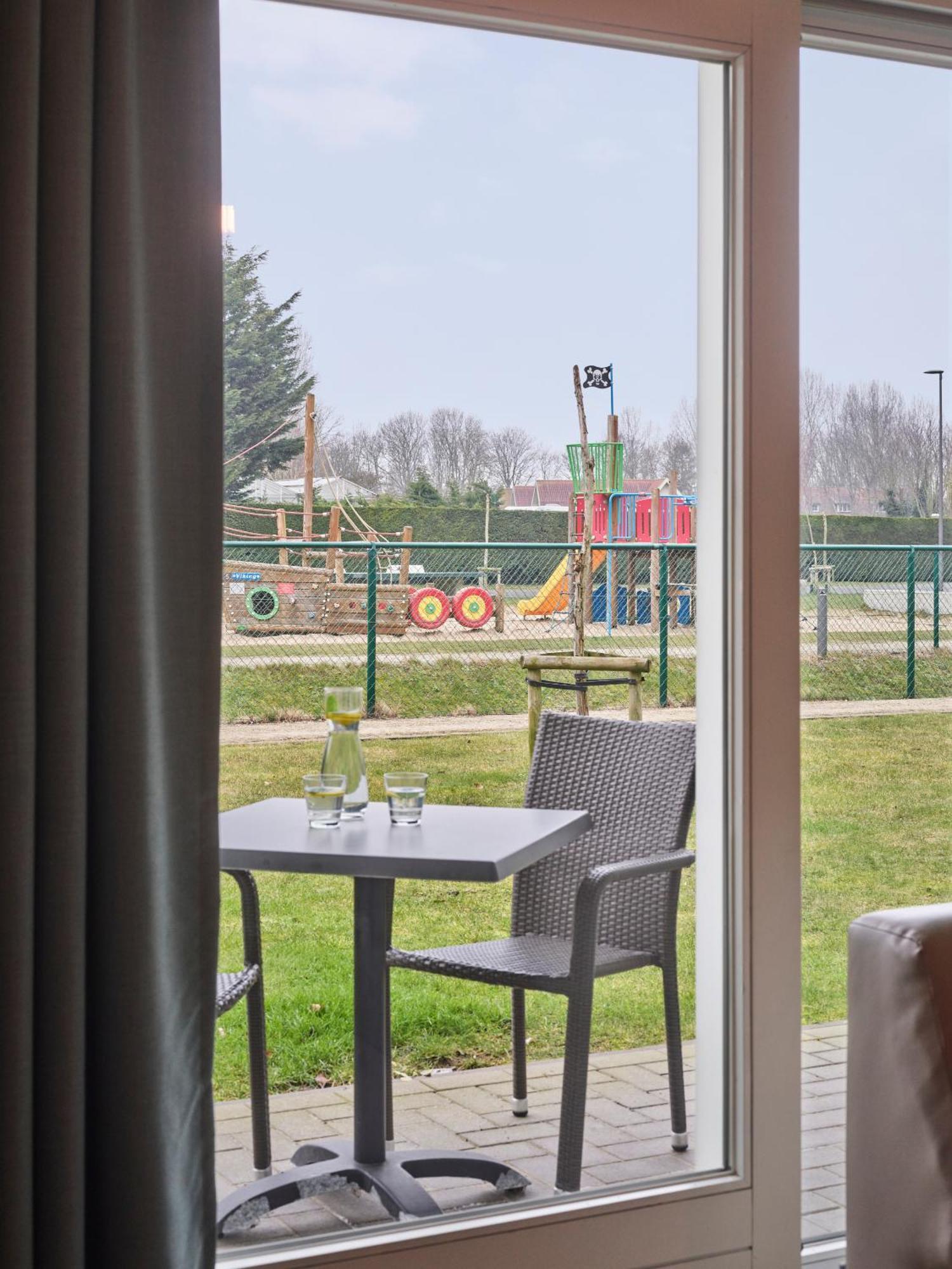 Holiday Suites Нюпорт Екстериор снимка