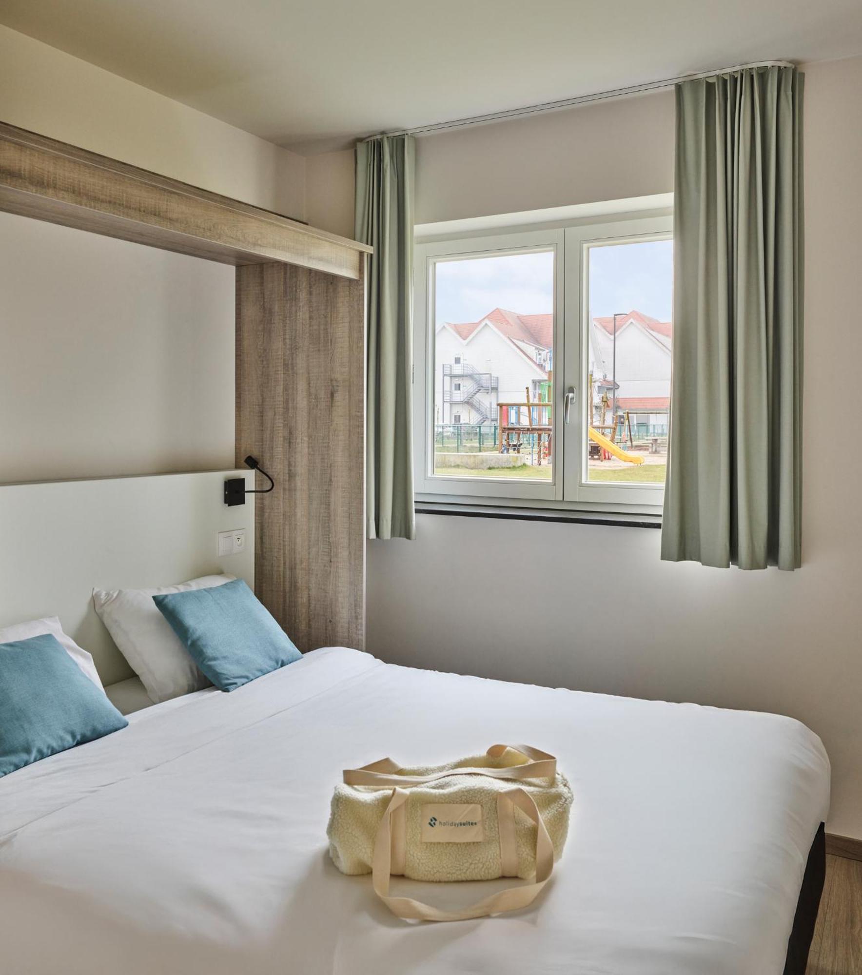 Holiday Suites Нюпорт Екстериор снимка